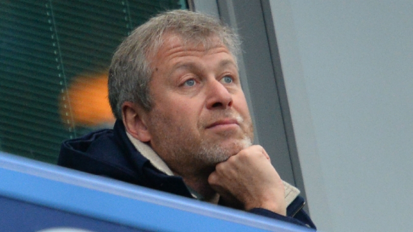 Gặp khó khăn về tài chính, Roman Abramovich ngậm ngùi bán lại Chelsea? 114772