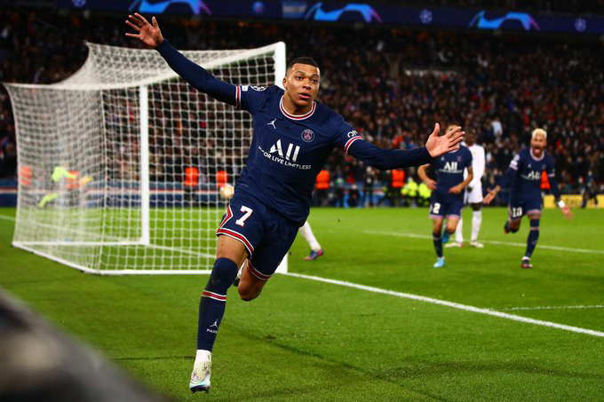 Dự đoán các đội lọt vào tứ kết cúp C1: Ronaldo và Messi tái đấu? 116975