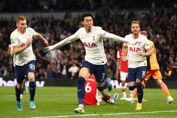 Với bàn thắng ghi vào lưới Arsenal, Son Heung-min chỉ còn kém Salah 1 bàn trong danh sách Vua phá lưới NHA mùa này. Ảnh: internet