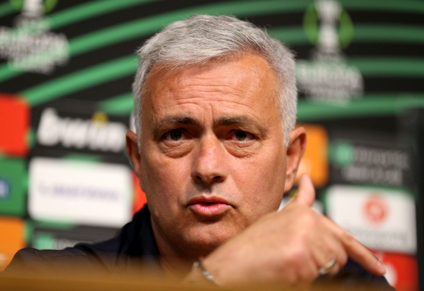 Jose Mourinho: 'MU còn lâu mới nâng cao được danh hiệu nào' 139089
