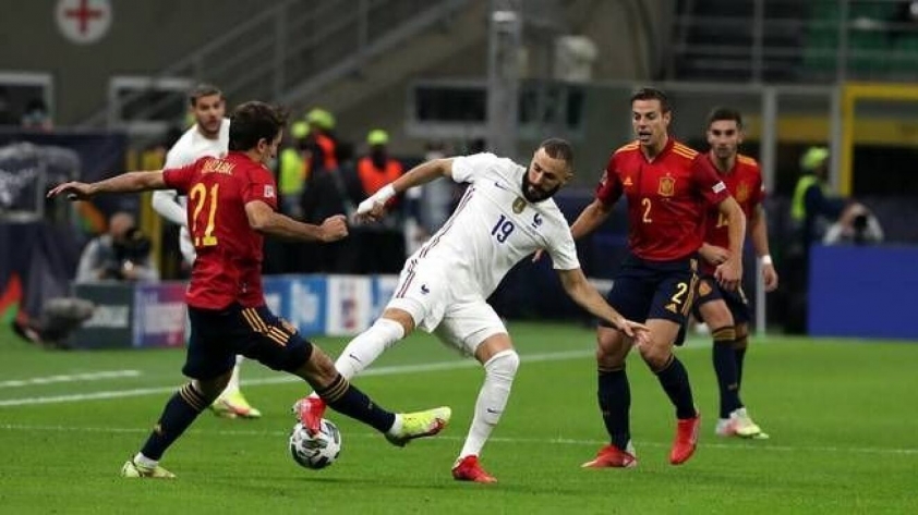Tây Ban Nha ngậm ngùi nhìn Pháp nâng cao chiếc cúp Nations League năm ngoái. Ảnh: internet