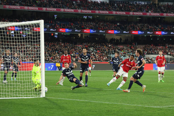 Martial đệm bóng cận thành dễ dàng nâng tỉ số lên thành 2-0 cho đoàn quân của HLV Erik ten Hag. Ảnh: internet