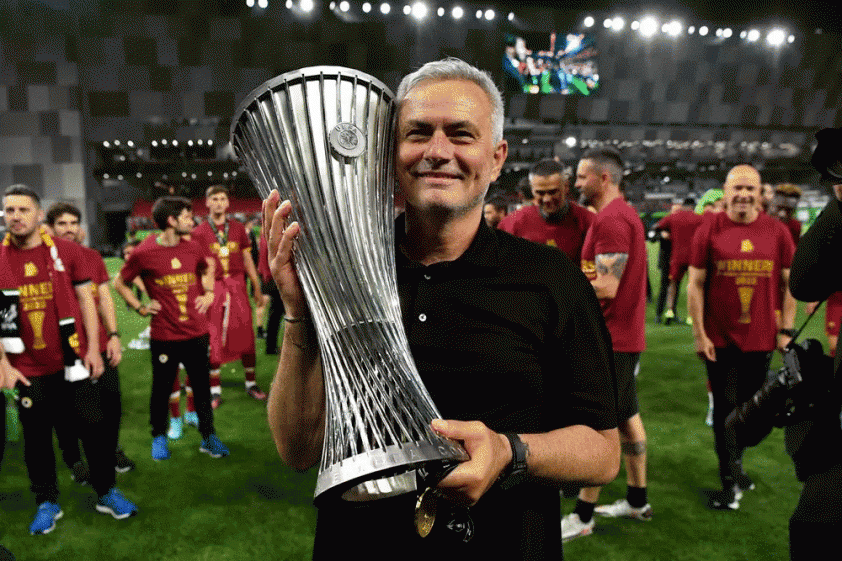 AS Roma đặt nước Ý \'dưới gót giày\', ai dám bảo là Mourinho đã hết thời? 180360