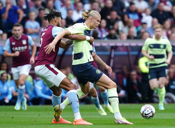 Man City đã gặp bế tắc trong suốt cả hiệp 1 bởi lối chơi kỉ luật và khó chịu của Villa. Ảnh: internet