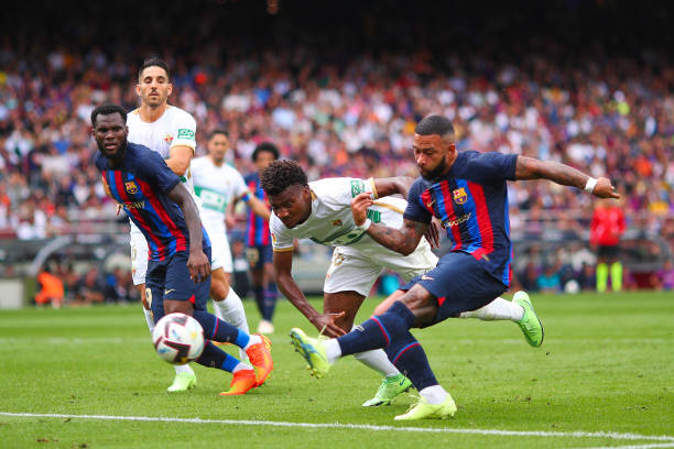 Depay có pha xử lí đẳng cấp để nhân đôi cách biệt cho Blaugrana. Ảnh: internet