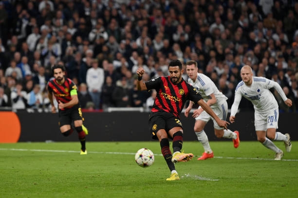 Mahrez bỏ lỡ cơ hội làm bàn ngon ăn nhất toàn trận của của Man City. Ảnh: internet