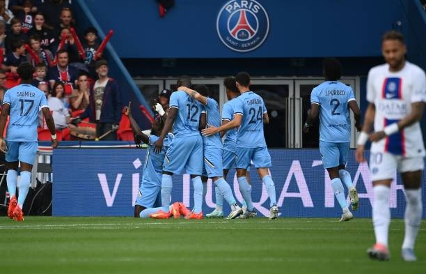 Troyes mở ra một ngày thi đấu chật vật của PSG bằng bàn thắng vươn lên dẫn trước nhờ công của trung phong Balde. Ảnh: internet