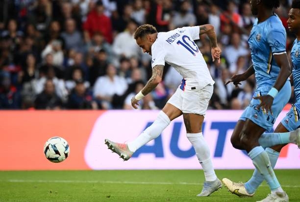 Sau khi kiến tạo ở bàn gỡ hòa thì Neymar cũng đã có riêng cho mình một bàn thắng ở trận đấu này. Ảnh: internet