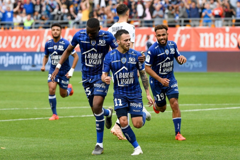 Troyes không phải là một đội bóng dạng vừa ở Ligue 1 nhưng vẫn là