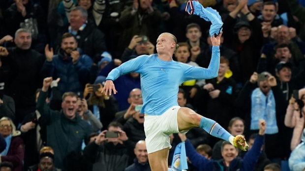 Pep Guardiola 'vỗ ngực' tự hào: 'Man City là đỉnh của đỉnh' 214215