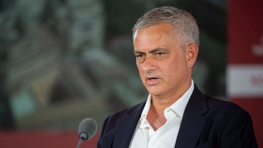 Rõ viễn cảnh Mourinho rời Roma để đến 'bến đỗ hằng mơ ước' 240011