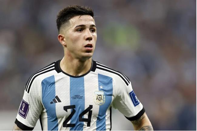 Đã rõ lí do 'đáng xấu hổ' khiến Chelsea đổ bể thương vụ Enzo Fernandez 240197