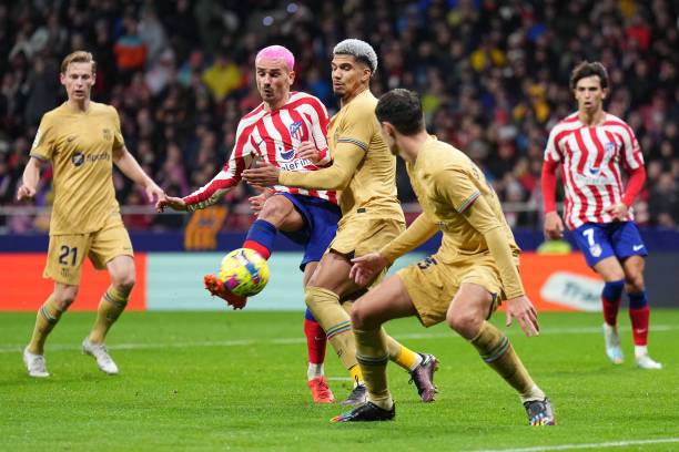 Griezmann đã có một pha dứt điểm cực kỳ khó chịu nhưng Ter Stergen đã dùng hết tài năng để cản phá cơ hội đáng chú ý nhất cả trận của Atletico. Ảnh: internet
