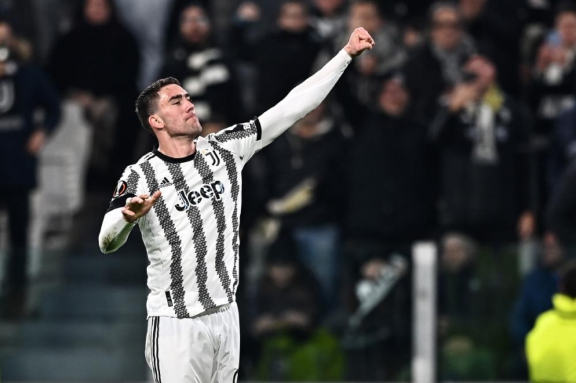 Chia tay Benzema, Real sắp có 'Ibrahimovic 2.0' để thay thế? 253255