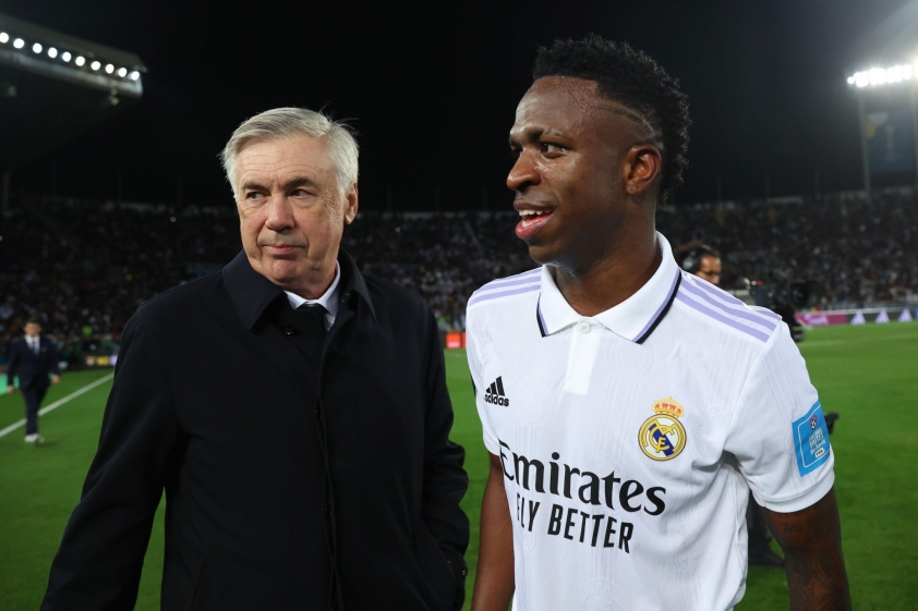ancelotti-vinicius-1681376007.jpg