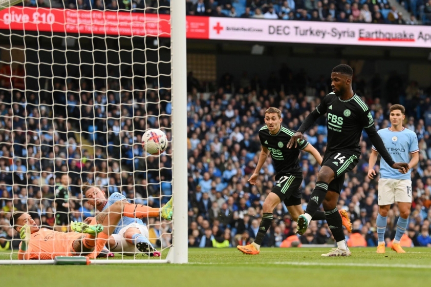 Iheanacho chọc thủng lưới đội bóng cũ để đem về bàn thắng danh dự cho Leicester (Ảnh: Getty)