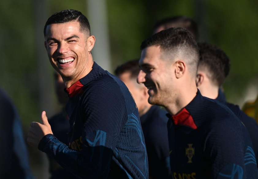 ronaldo-bo-dao-nha-1681811478.jpg