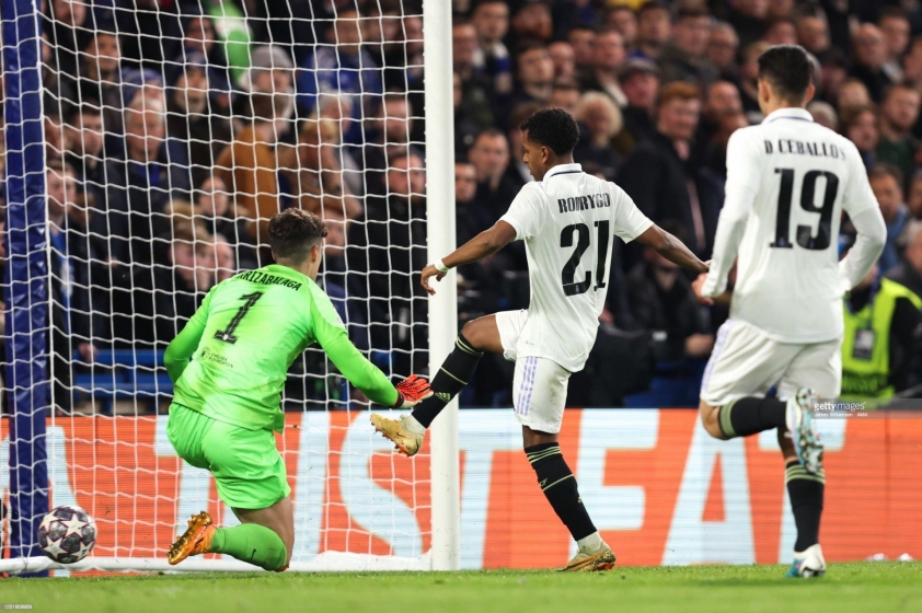 Rodrygo đánh dấu ngày thi đấu thành công với một cú đúp vào lưới Chelsea (Ảnh: Getty)