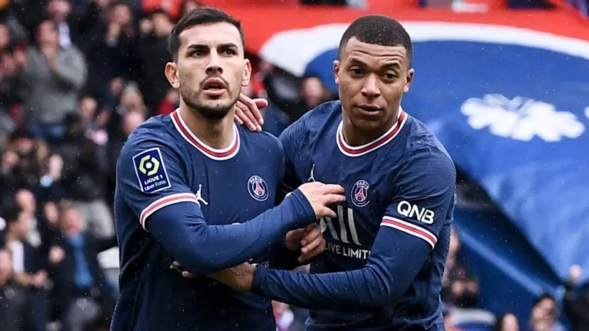 mbappe-paredes-psg-1682493364.jpg