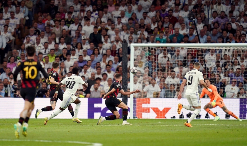 Vinicius lập siêu phẩm sút xa mở tỷ số cho Real Madrid (ảnh: Getty)