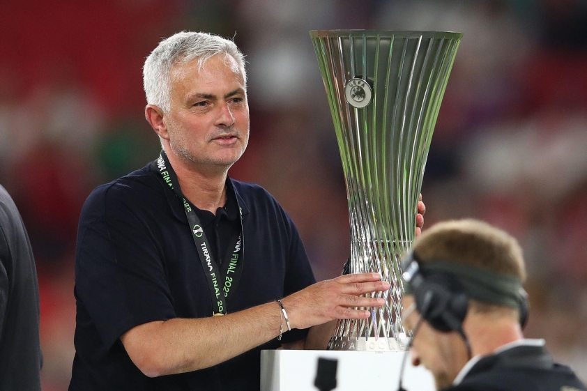 mourinho-roma-vo-dich-1684397798.jpg