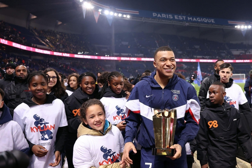 mbappe-fan-1685262277.jpg