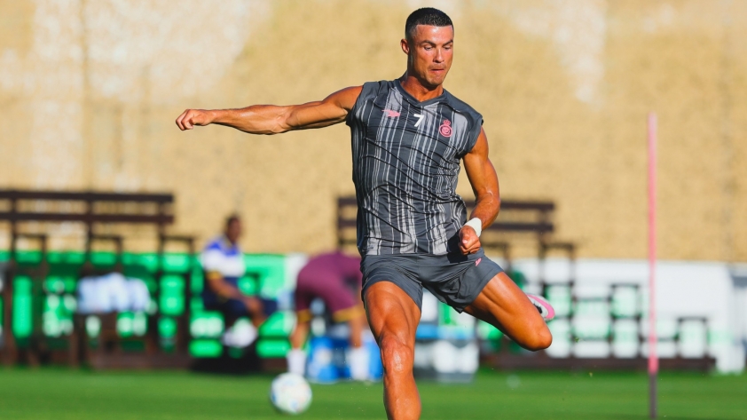 ronaldo-al-nassr-bo-dao-nha-1689137501.jpg