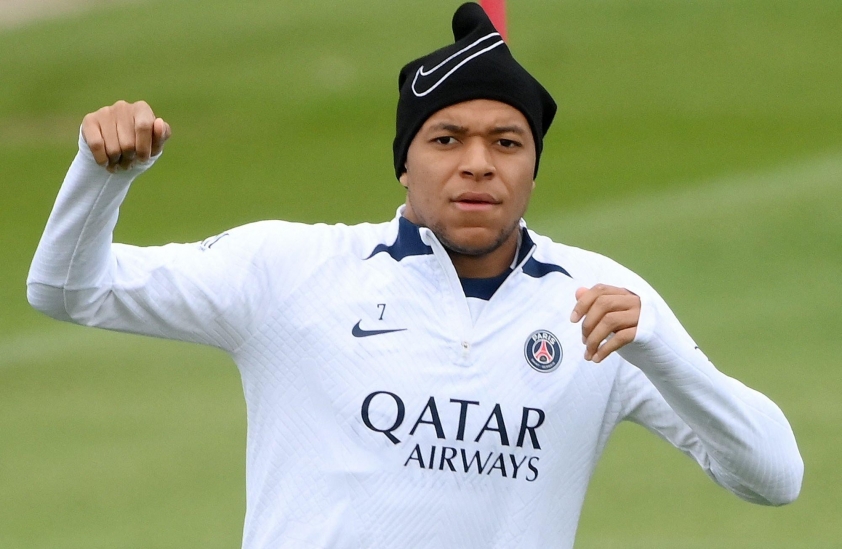 mbappe-bi-cam-tap-psg-1690030608.jpg