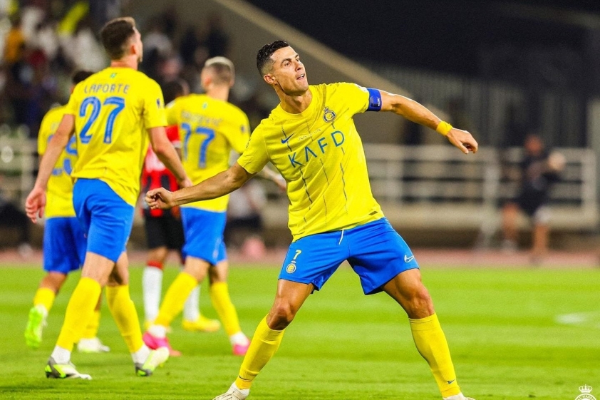 ronaldo-lap-cu-dup-al-nassr-thang-hoanh-trang-60-1696257709.jpg