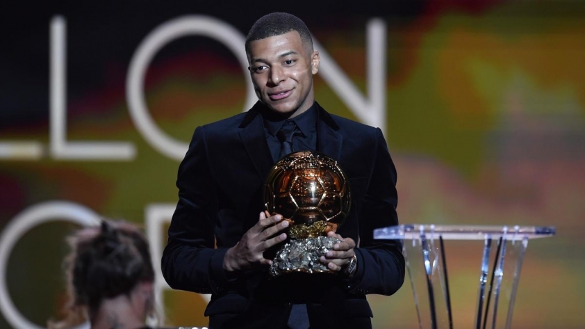 mbappe-doat-qua-bong-vang