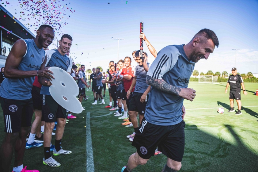 messi-inter-miami-qua-bong-vang-1698842319.jpg