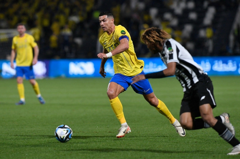 Ronaldo lại ghi bàn, Al Nassr vào bán kết Cúp nhà vua với cơn mưa bàn thắng 371461