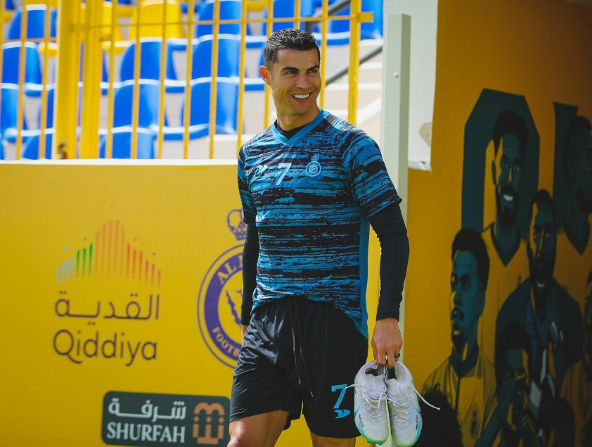 ronaldo-al-nassr-bi-phat-1703782900.jpg