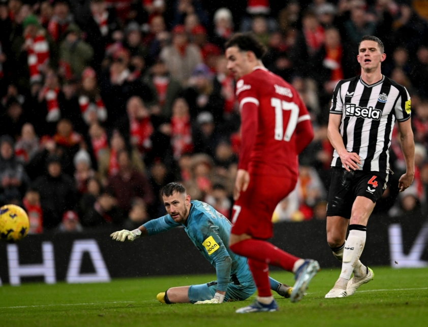Liverpool hạ Newcastle ở trận cầu 6 bàn thắng để xây chắc ngôi đầu Ngoại hạng Anh 382697