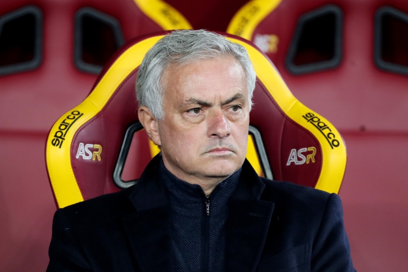 mourinho-roi-roma-1705412058.jpg