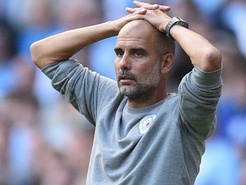 Tân binh Man City sợ hãi tột độ vì cú sốc đau tim trên sân