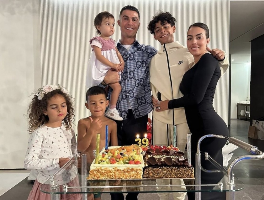 ronaldo-con-1708605354.jpg
