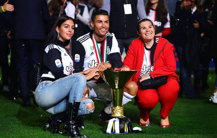 Tại sao Ronaldo 'chưa chịu' kết hôn với Georgina 526681