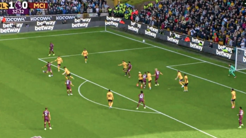 Hậu vệ Man City cân bằng thành tích ghi bàn với Mbappe 544873