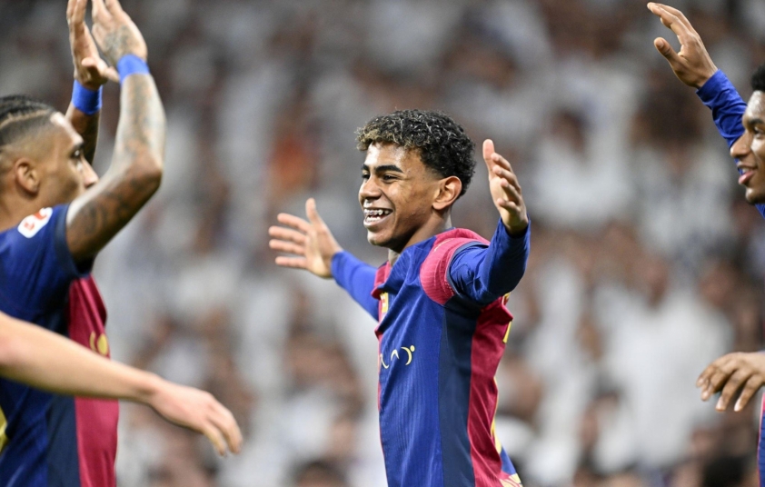 Yamal được 'mách nước' trở thành Ronaldo và Messi 576943