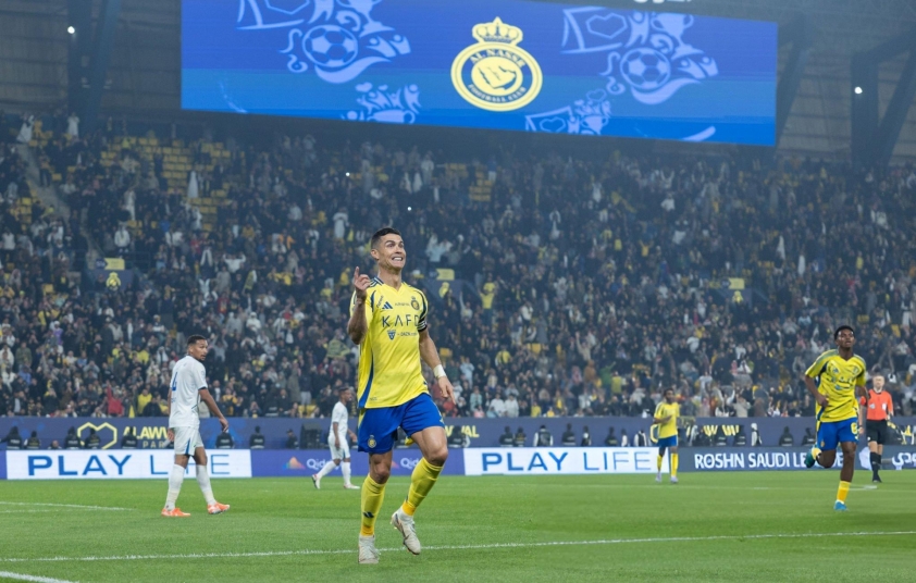 Ronaldo thể hiện sự ấm áp với 'vợ hờ' Georgina 587905