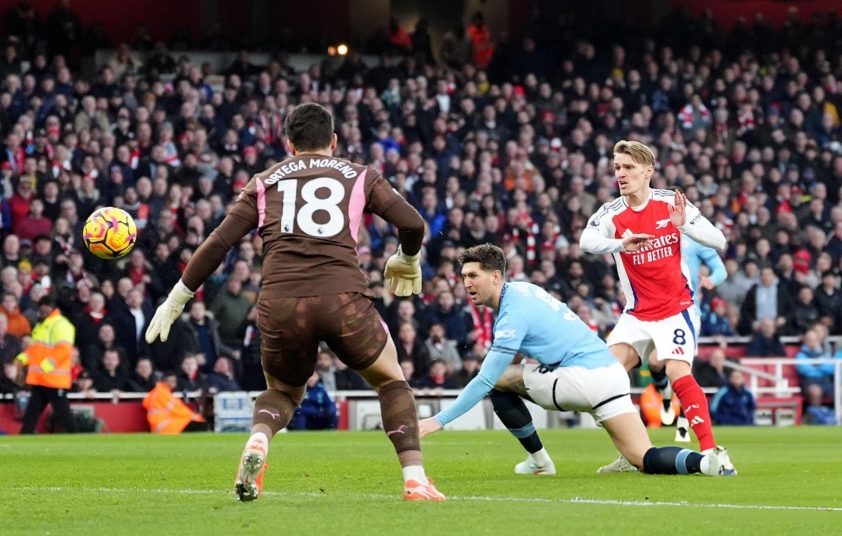 Tấn công rực lửa, Arsenal vùi dập Man City tại Emirates 588842