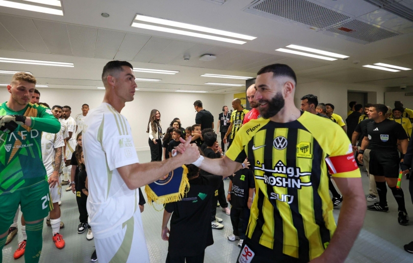 Cristiano Ronaldo kiếm được bao nhiêu tiền mỗi tuần? 589727