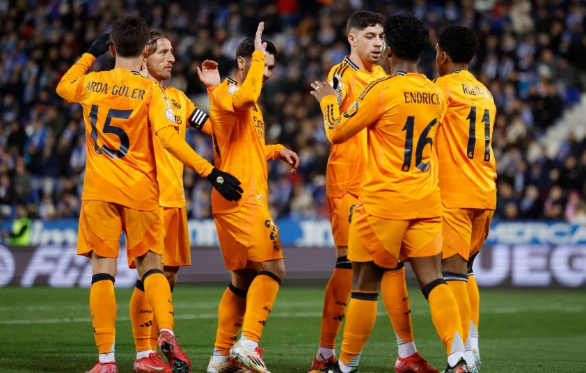 Ancelotti phản ứng vụ Vinicius bị mắng 'té tát' trên sân 589883