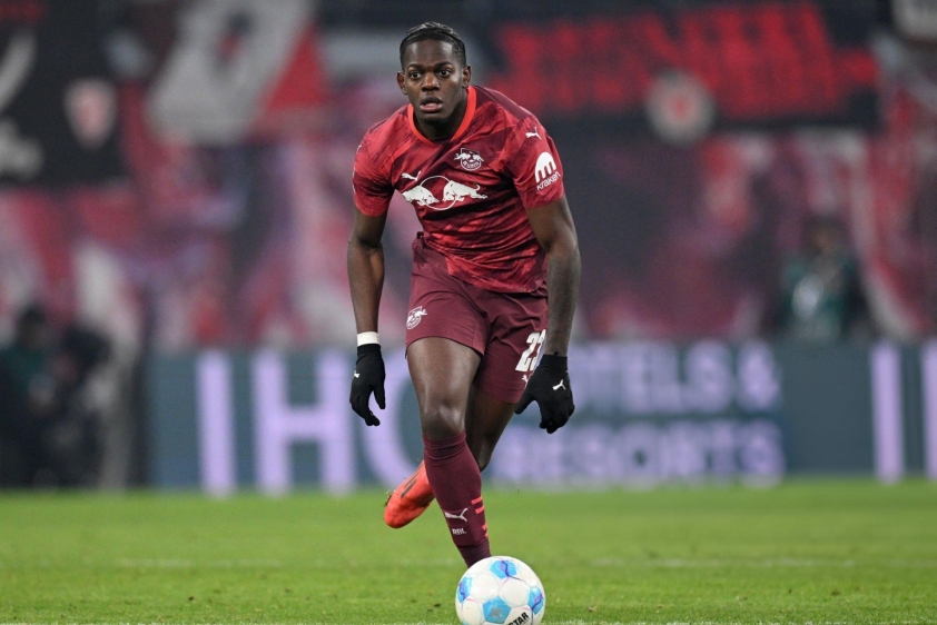 Chuyển nhượng MU 14/2: Nhắm hậu vệ 22 tuổi, Pogba bị từ chối 593044