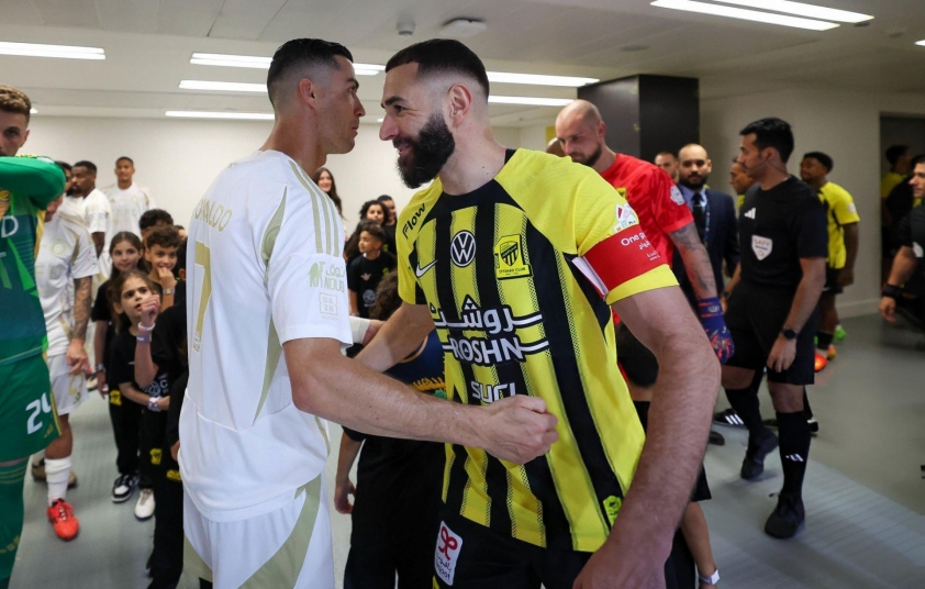 Benzema: 'Thật tuyệt khi được xếp cạnh Ronaldo, nhưng' 594417