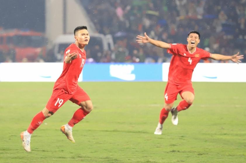 Ứng viên QBV Việt Nam 2024: Liệu sẽ có lần thứ hai cho Quang Hải? 597215