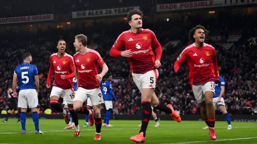 Maguire tỏa sáng, MU nhọc nhằn đánh bại Ipswich Town 598105