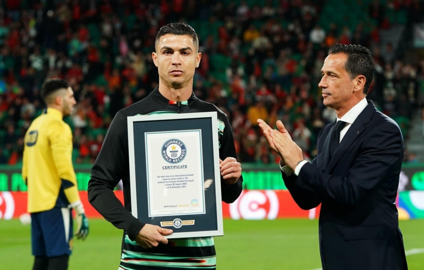 Ronaldo nhận thêm một kỷ lục Guinness 609443