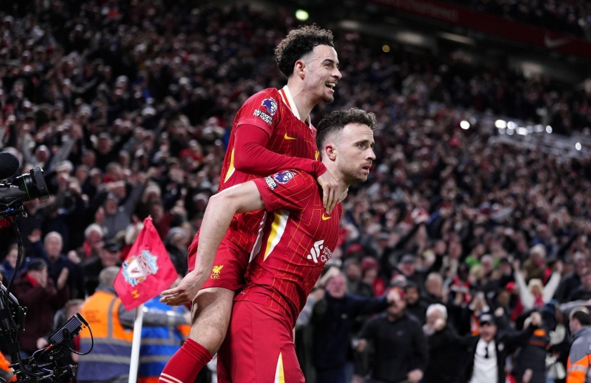Liverpool đạt cột mốc lịch sử ở derby Merseyside 614426